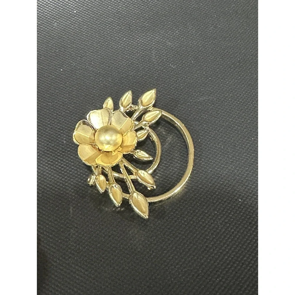 Vintage Coro Brooch Earring Clip On Set Gold Tone Flowers Leaf